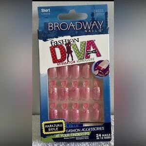 Broadway Nails Fashion Diva Mismatch Manicure NEW